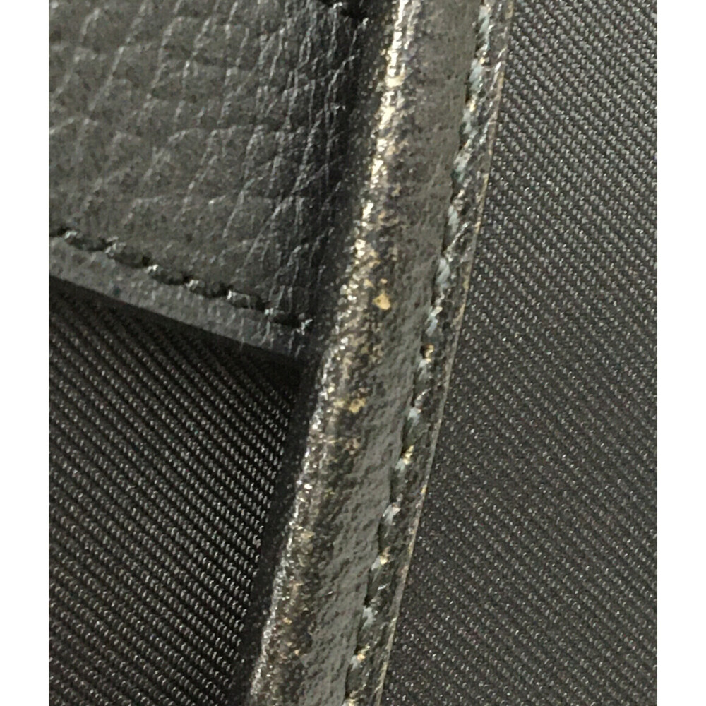Burberry Check Buckle messenger bag crafted from black with buckle - Picture 6 of 6